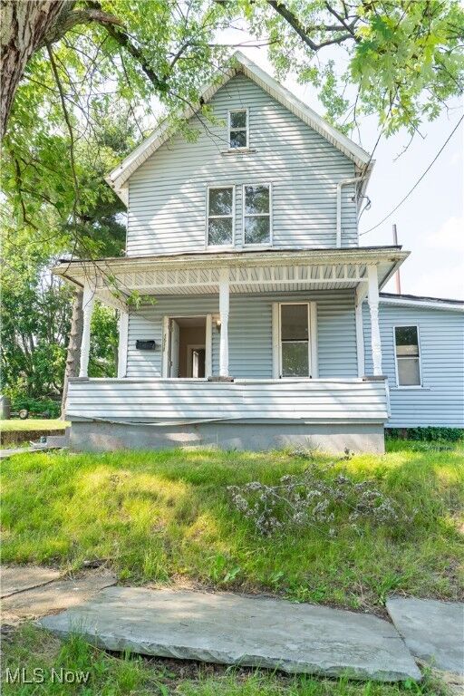 Property Photo:  1511 2nd Street NE  OH 44704 