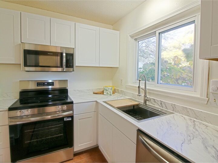 Property Photo: B10 Stonehedge Drive VT 05403