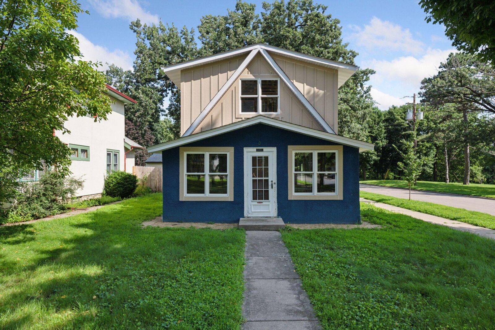 Property Photo:  3726 E Minnehaha Parkway  MN 55406 