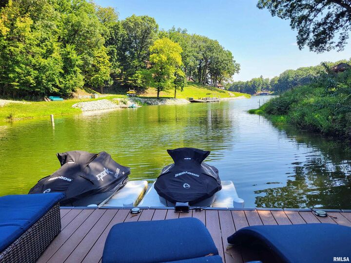 Property Photo:  243 Green Leaf Court  IL 61428 
