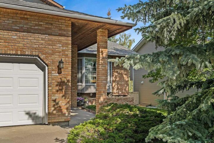 76 Stradbrooke Rise SW  Calgary AB T3H 1T9 photo