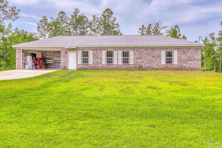 Property Photo: 5209 San Miguel St FL 32583