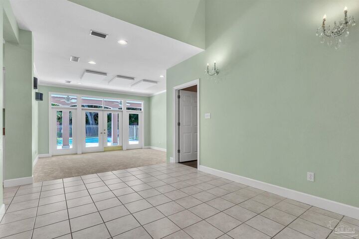 Property Photo:  92 Chanteclaire Cir  FL 32561