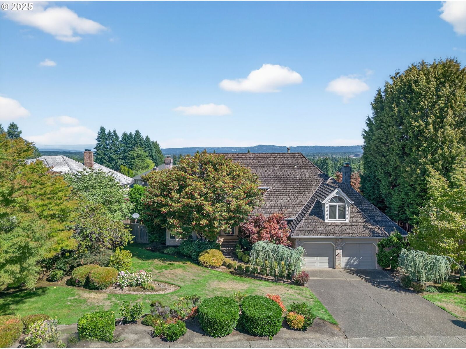 Property Photo: 12009 SW Wildwood St OR 97224