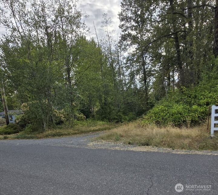 20607  147th Avenue SE  Kent WA 98042 photo