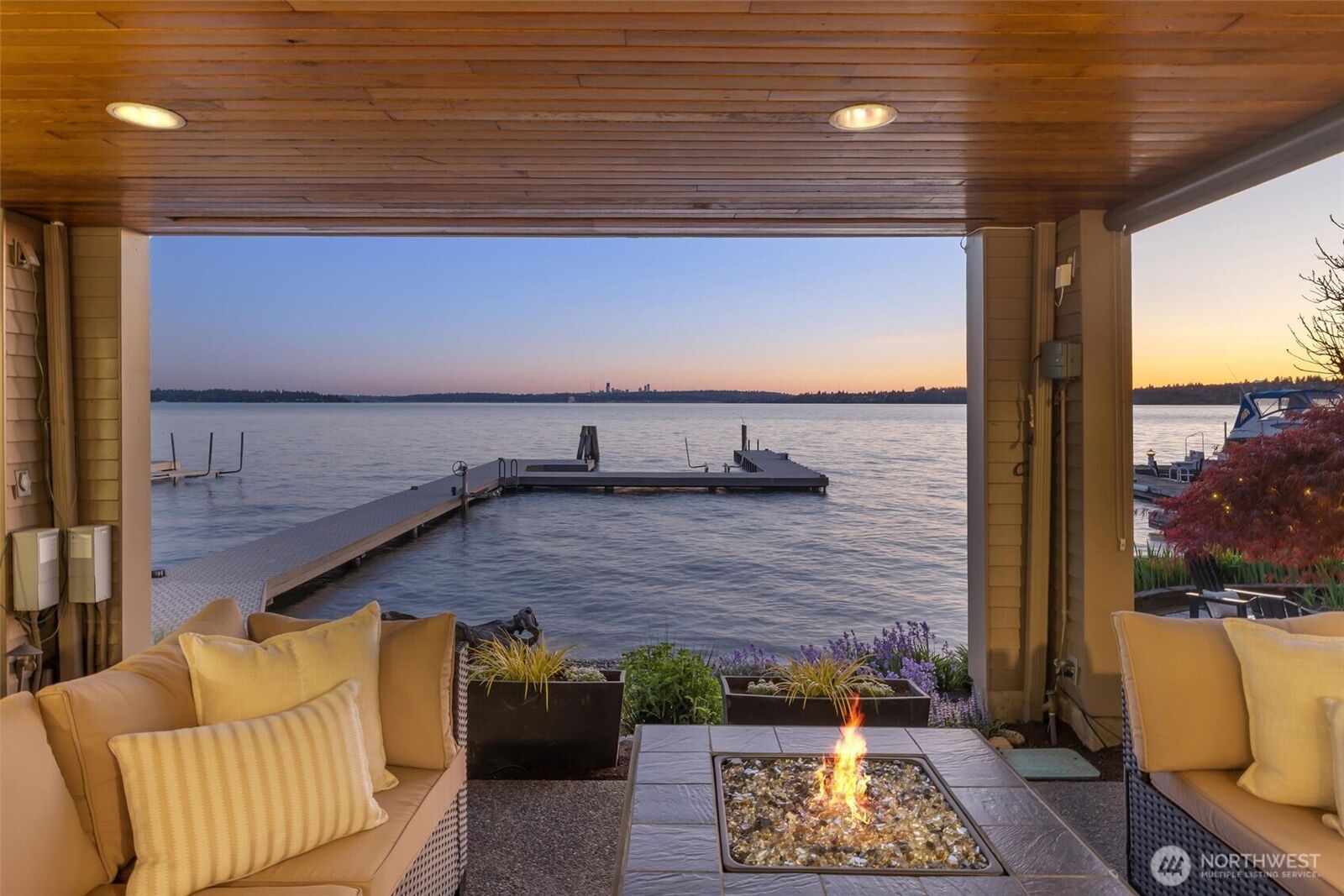 Property Photo:  175  Lake Avenue W  WA 98033 
