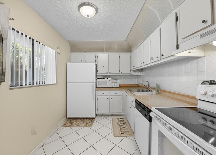 Property Photo:  5340 Las Verdes Circle 303  FL 33484 