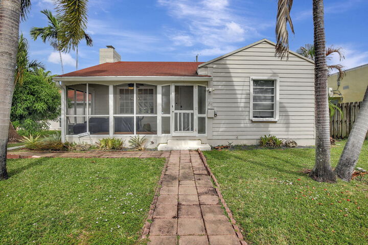 Property Photo:  1635 Hayes Street  FL 33020 