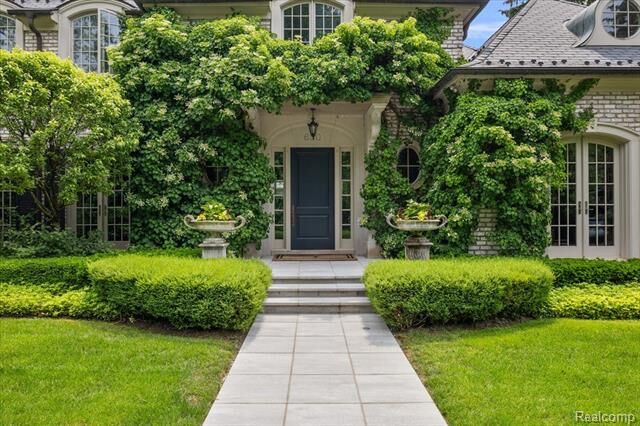 Property Photo: 630 Vaughan Road MI 48304