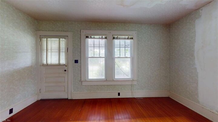 Property Photo:  812 S Church St  VA 23430 