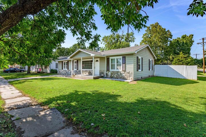Property Photo: 4304 W Edminster St KS 67212