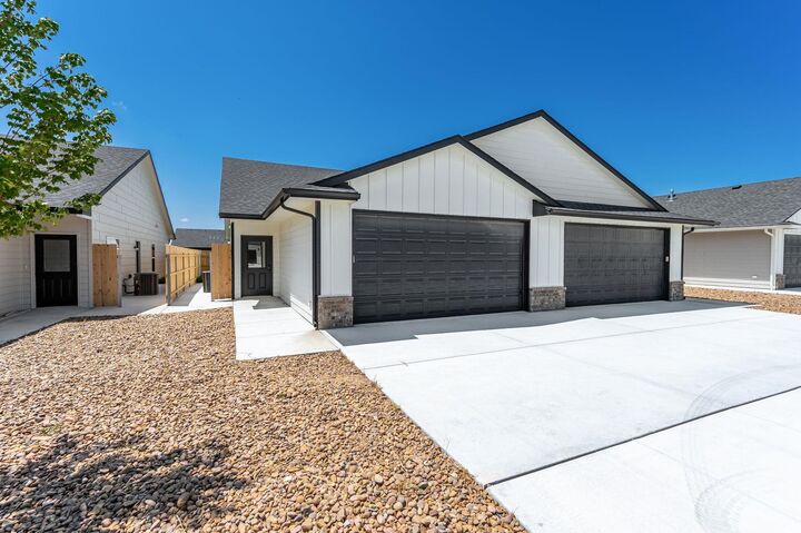 Property Photo: 509 E Harper St KS 67147-8955
