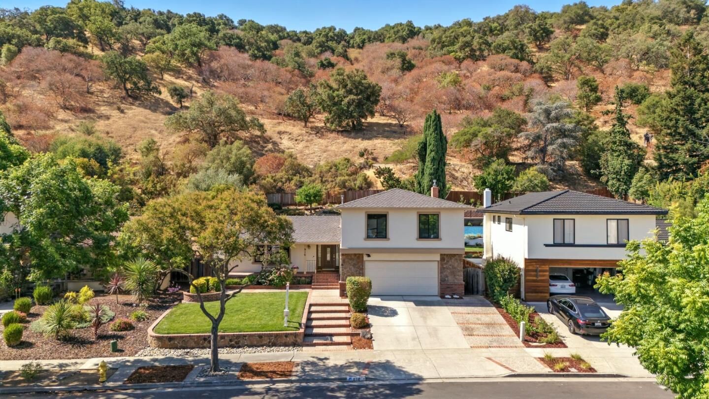 Property Photo:  910 Foothill Drive  CA 95123 