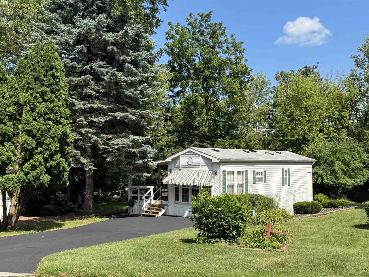 Property Photo:  420 Skyline Drive  WI 53534 