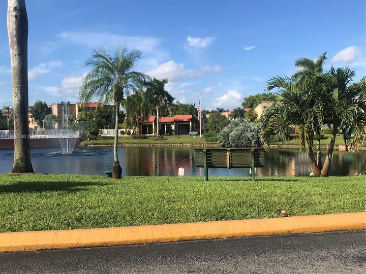 5231 Geneva 301  Doral FL 33166 photo