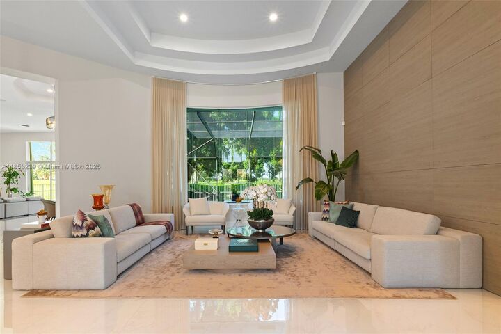 Property Photo:  2438 Poinciana Ct  FL 33327 