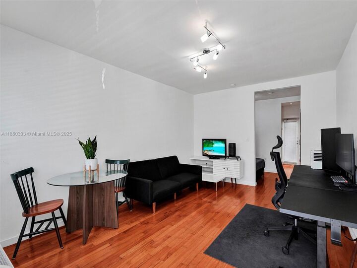 Property Photo: 745 13th St 14 FL 33139