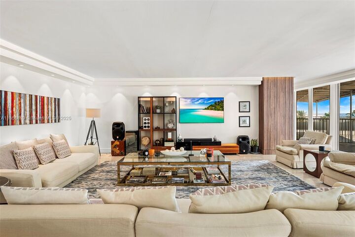 Property Photo:  600 Grapetree Dr 3bs  FL 33149 