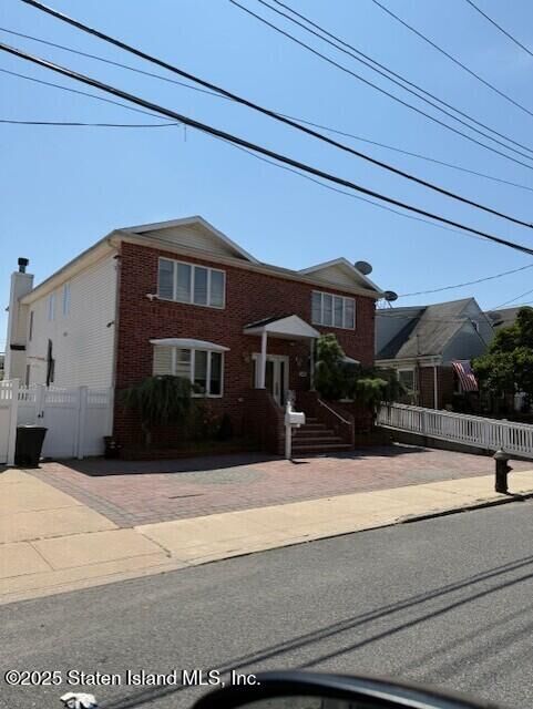 Property Photo:  124 Virginia Avenue  NY 10305 