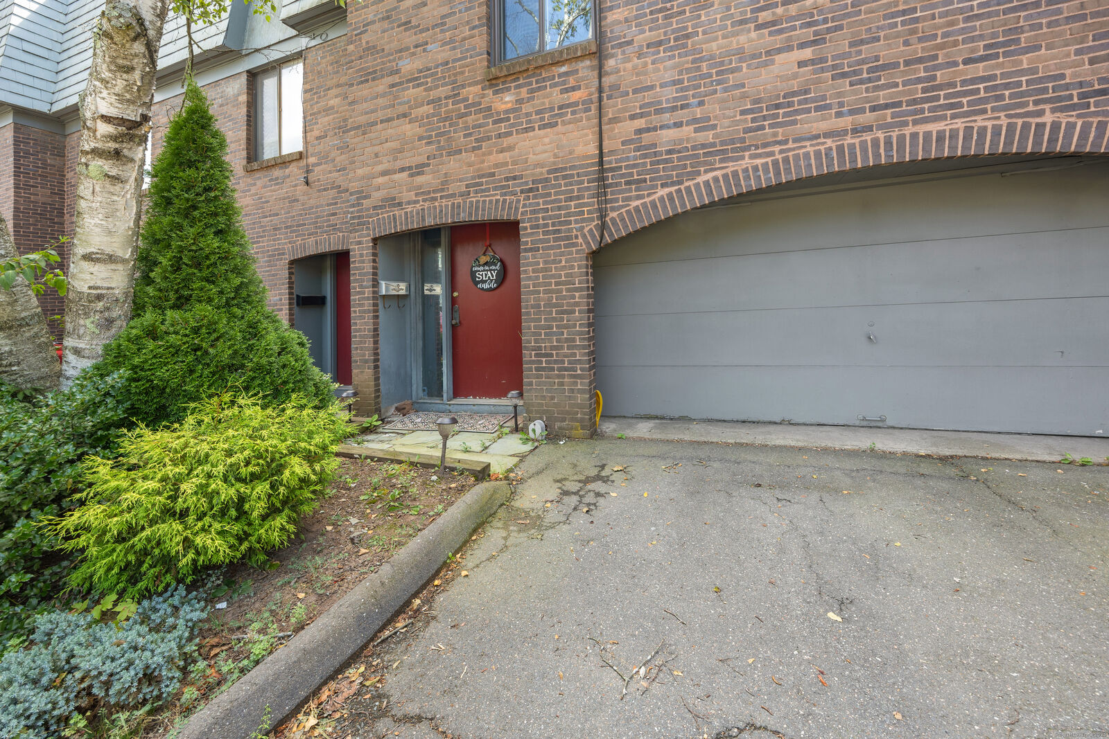 Property Photo:  10 Trolley Crossing Lane 10  CT 06457 