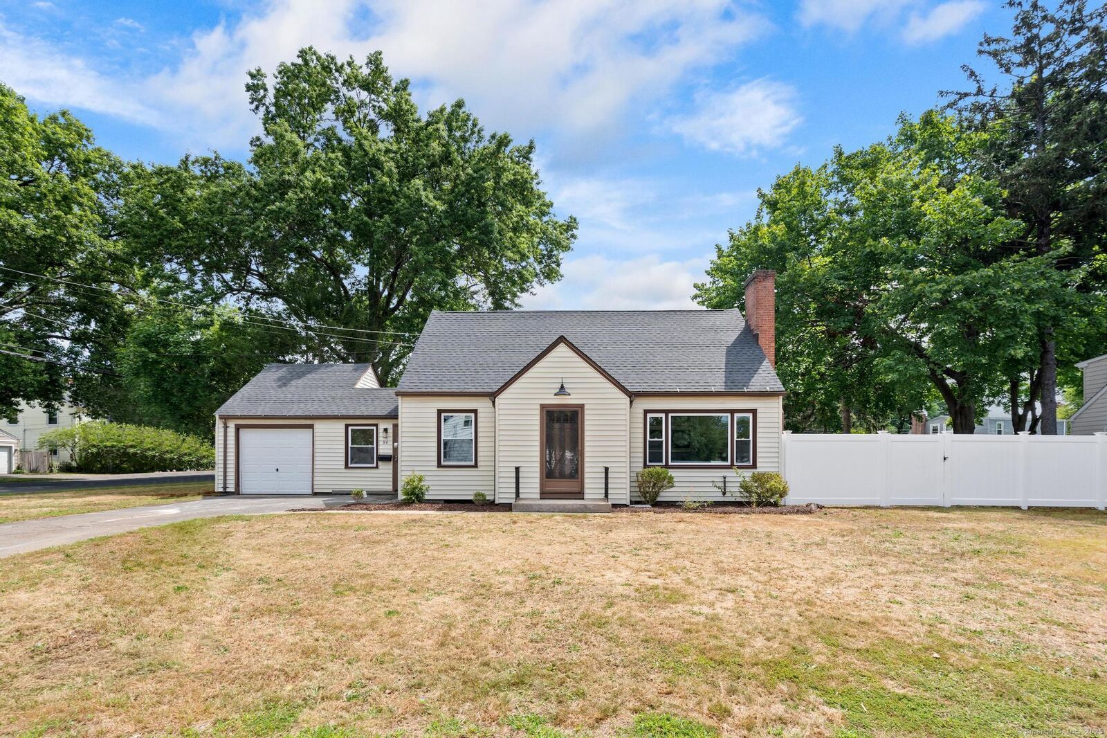 Property Photo:  98 Rockwell Avenue  CT 06062 