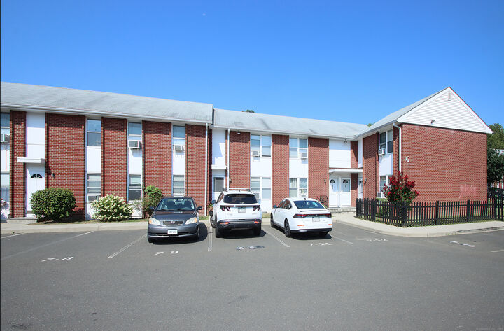 Property Photo:  15 Madison Street Apt G11  CT 06854 