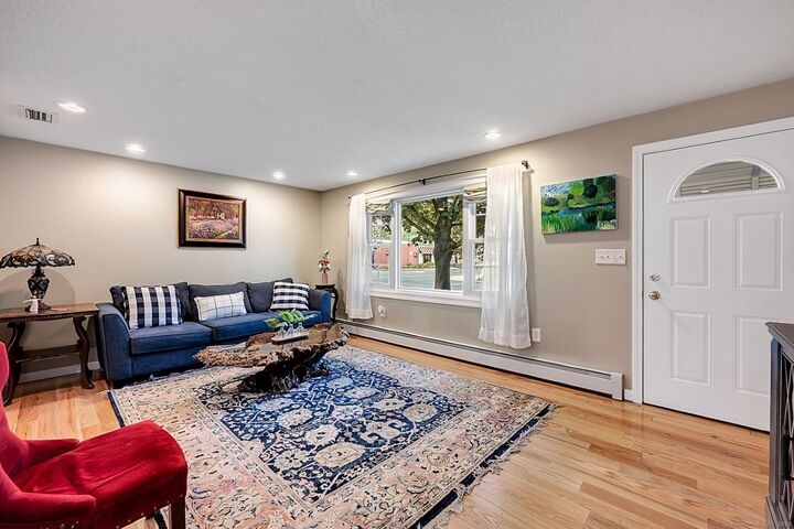 Property Photo: 6 Center Court CT 06111