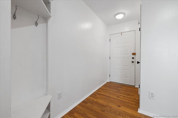 Property Photo: 267 West Cedar Street Apt 6A CT 06854