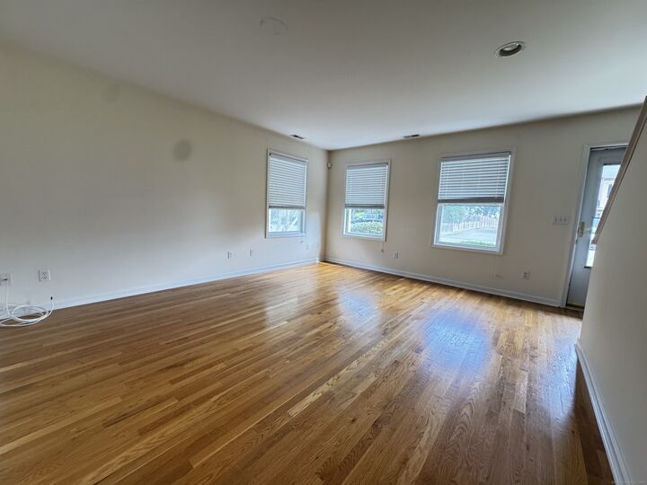 Property Photo:  17 Glenwood Avenue B  CT 06854 