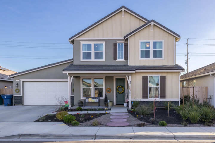 Property Photo: 2827 Sand Hills Avenue CA 93274