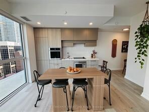 Property Photo: 39 Roehampton Avenue 609 ON M4P 1P9