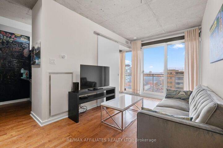 Property Photo: 324 Laurier Avenue W 1201 ON K1N 6P6