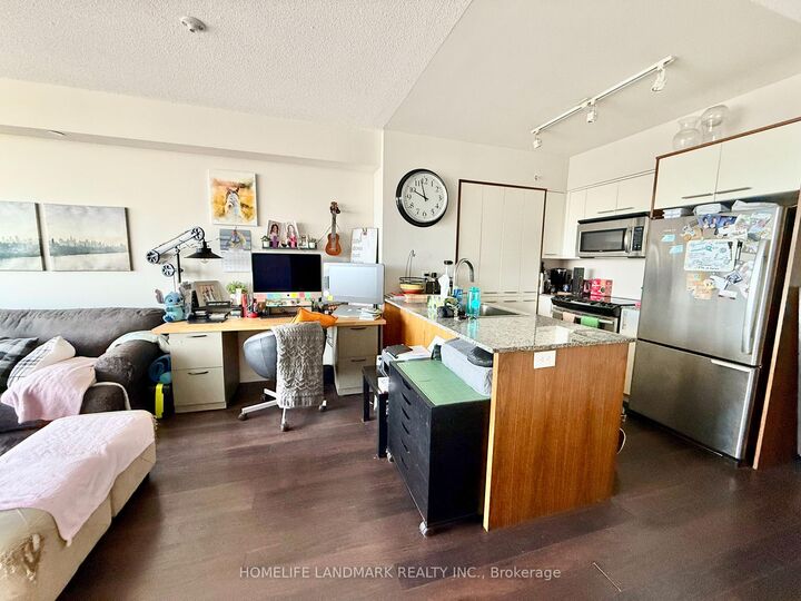 Property Photo:  1 Valhalla Inn Road 1610  ON M9B 1S9 