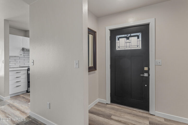 Property Photo:  349 S 76th Ave  WA 98908 