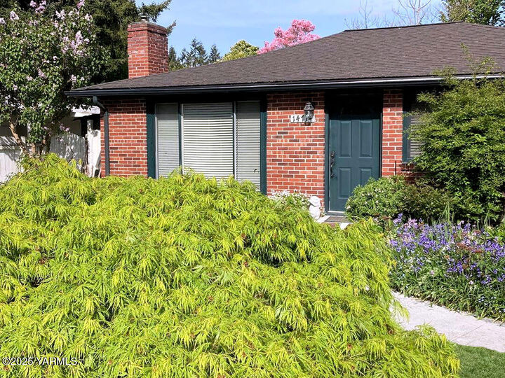Property Photo: 14714 NE 31st Ave. N.e. Ave WA 98155