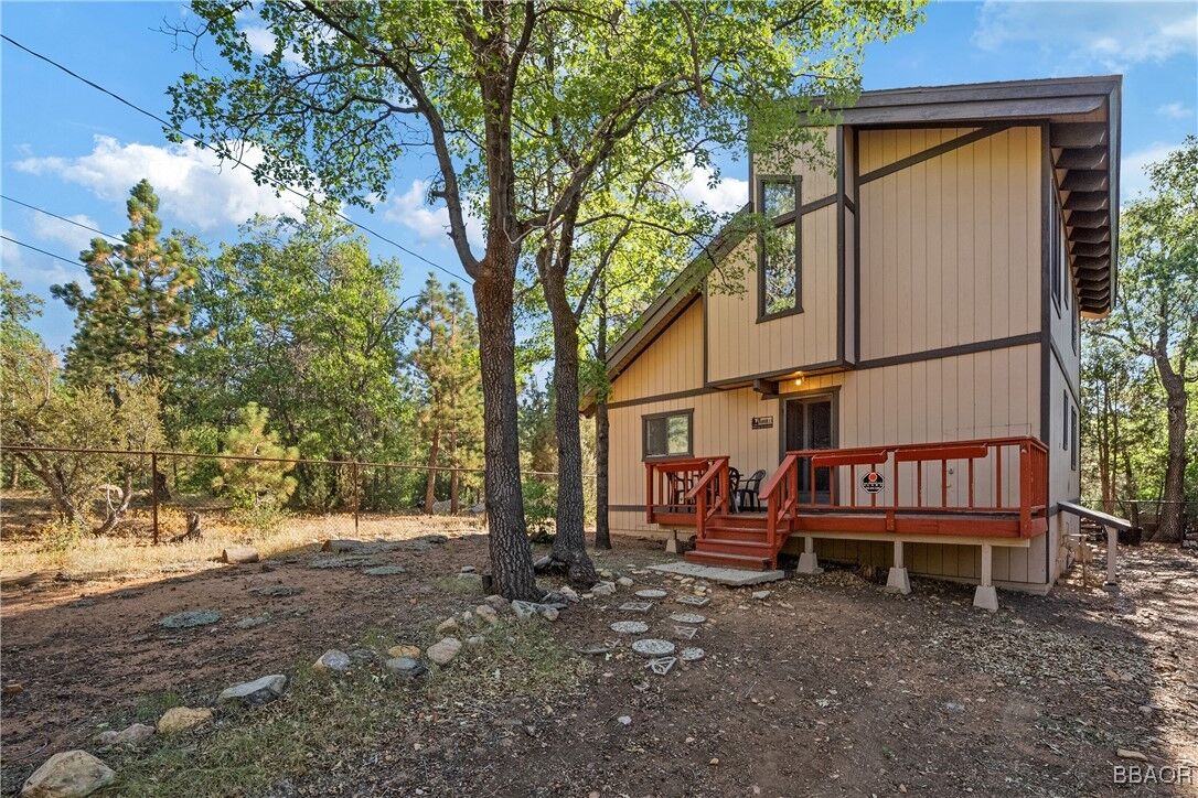 Property Photo:  894 San Bernardino Avenue  CA 92386 
