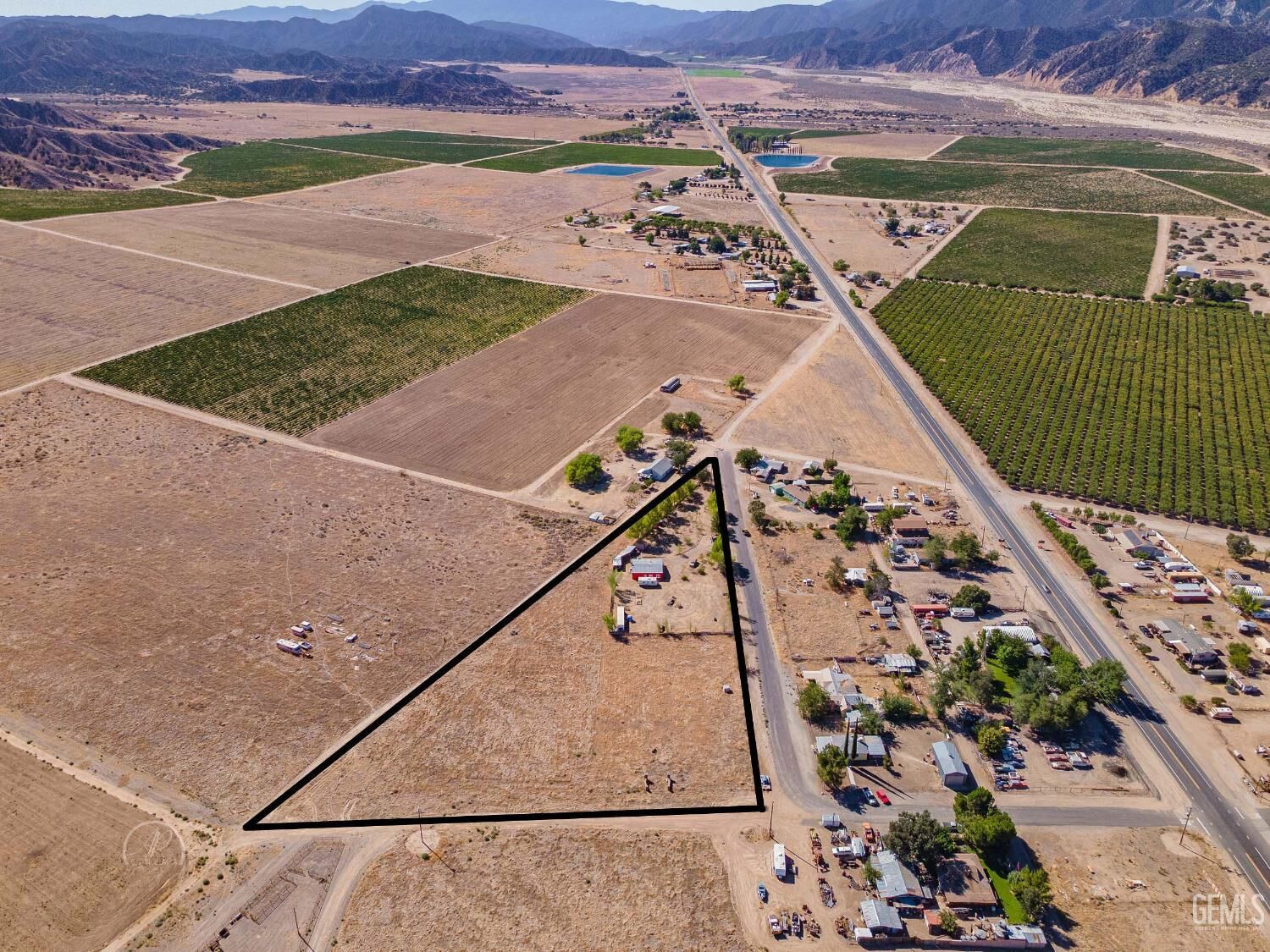 Property Photo: 4055 El Roblar Street CA 93254