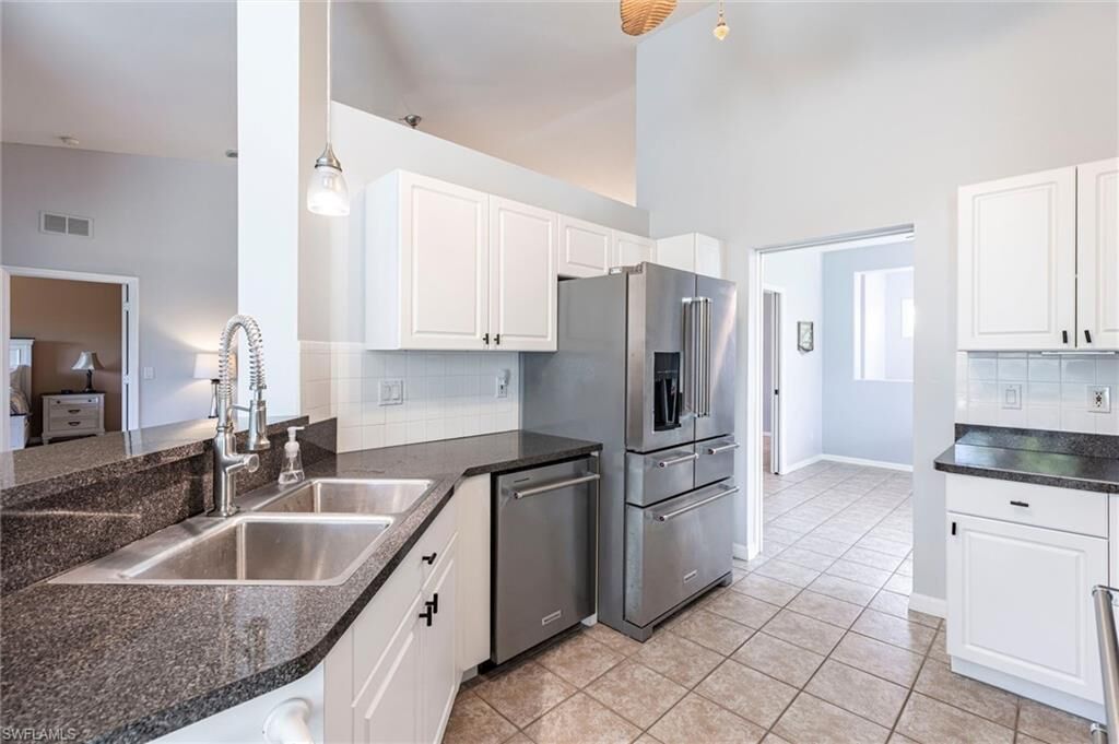 Property Photo: 15157 Oxford Cv 2404 FL 33919