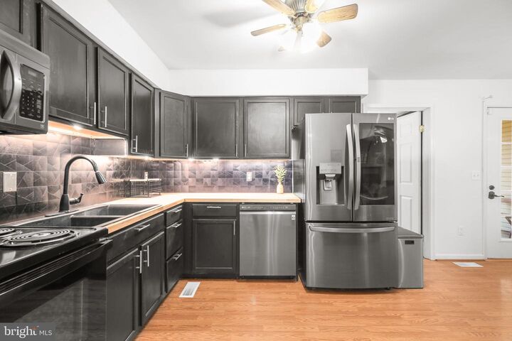 Property Photo:  3004 Lee Drive Extended  VA 22408 