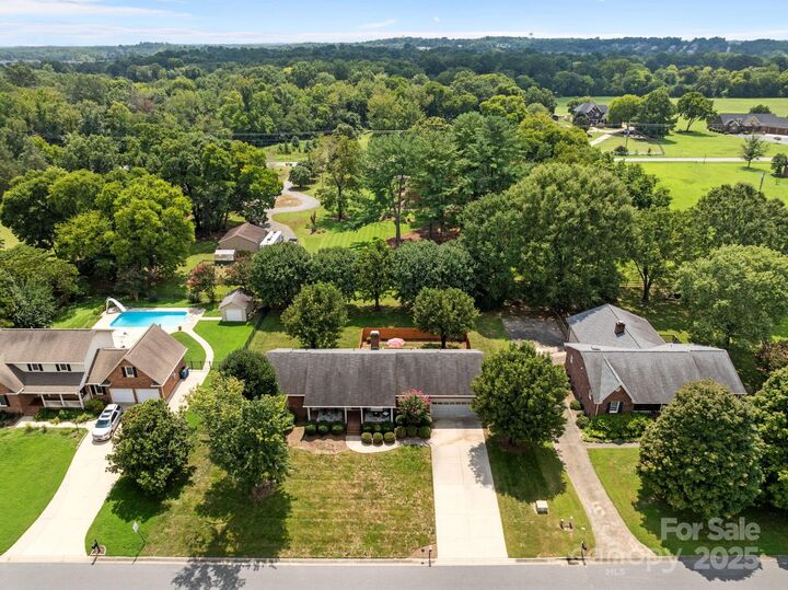 Property Photo:  8613 Middleton Circle  NC 28075 