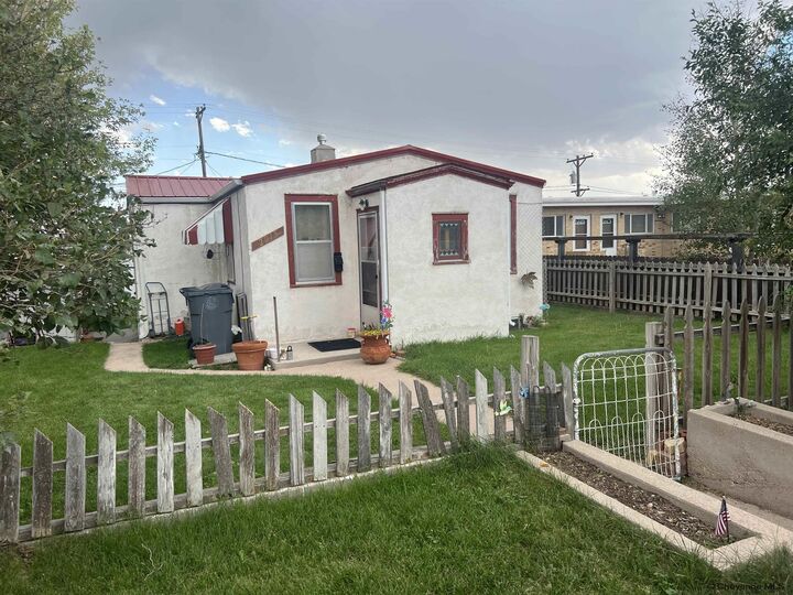 Property Photo: 2015 E 15th St WY 82001