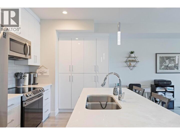 Property Photo:  115 Wyndham Crescent 6  BC V1V 2E8 