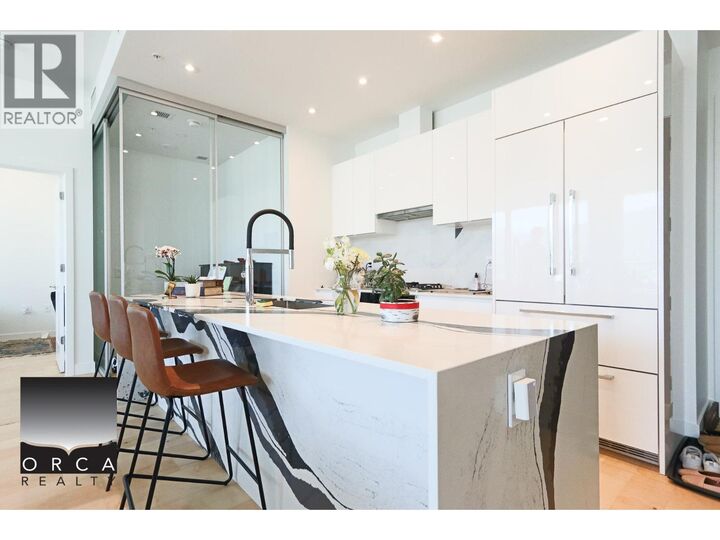 Property Photo:  135 13th 1605  BC V7L 0J8 