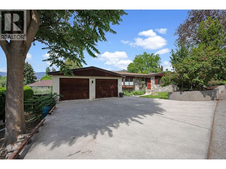 1590 Willow Crescent  Kelowna BC V1Y 4K3 photo