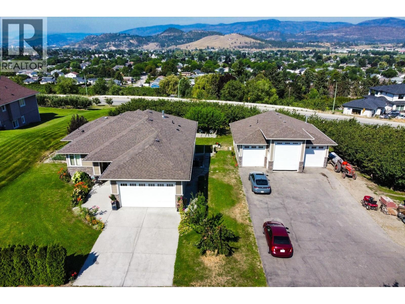 Property Photo:  833 McCurdy Road East  BC V1X 8G3 