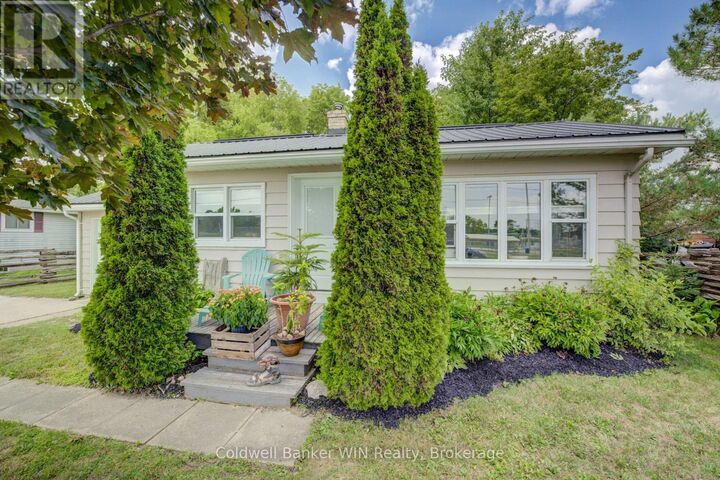 Property Photo: 383 Wellington Street East ON N0G 2L2
