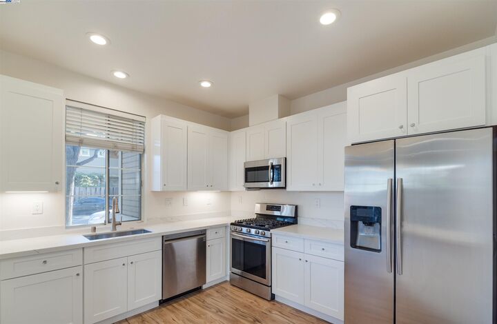 Property Photo: 432 Curraghmore Ct CA 95136