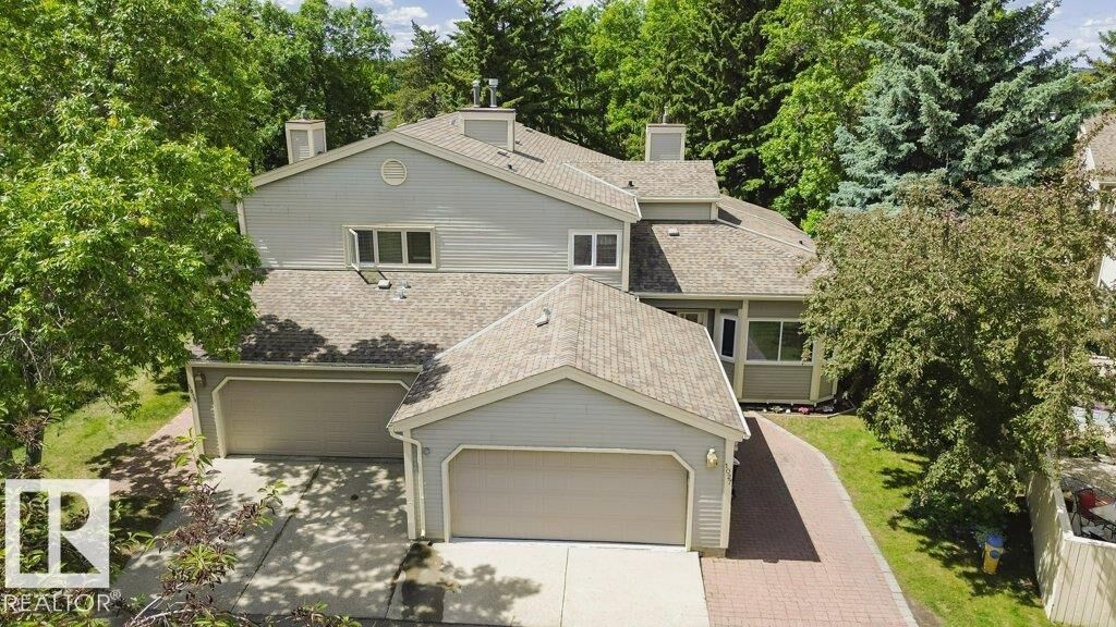 Photo de la propriété:  1027 109 Street NW  AB T6J 5G2 