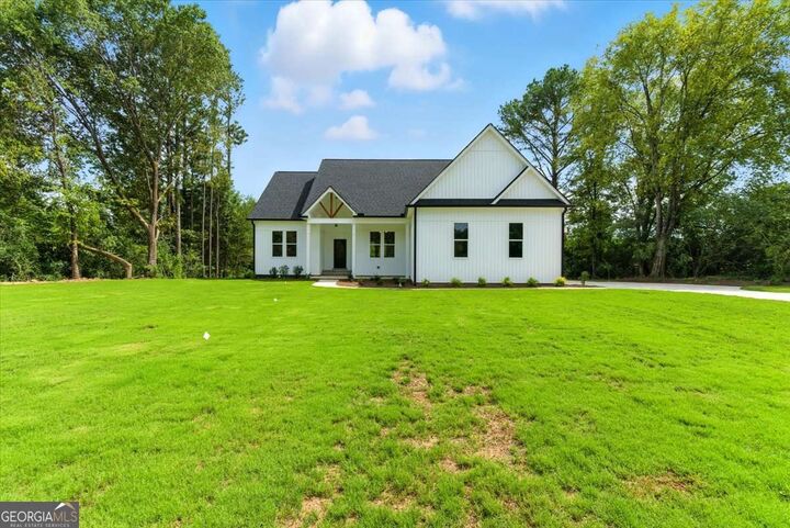 Property Photo: 3605 Garden Lakes Parkway NW GA 30165