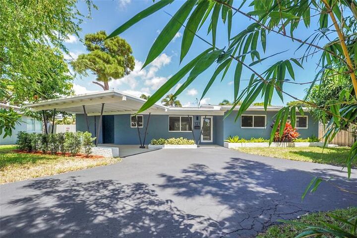 Property Photo: 121 SE 8th St FL 33060